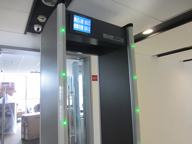 SMA-800G（6区）豪华LCD分体机箱式安检门