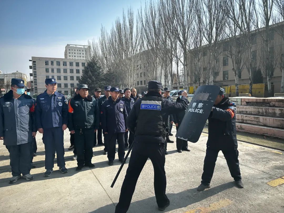 小桥大街派出所：校园安保“特训营” 铺就开学“安全路”(图2)